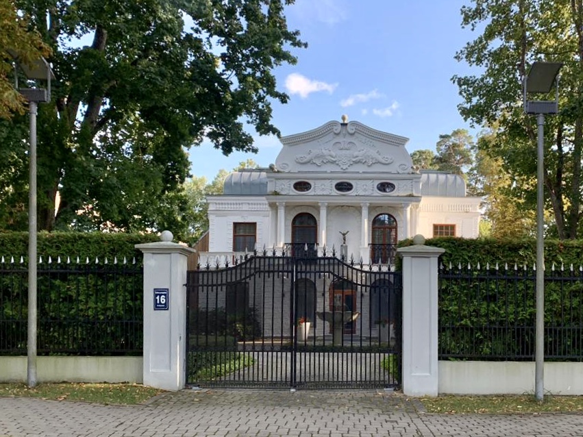Wooden villa architecture along the Jūrmala coastline
